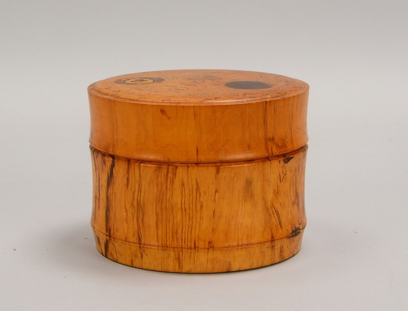 Schmuckschatulle (China), Bambus/Wurzelholz, innen mit Deckeltöpfchen; Ø 15,5 cm