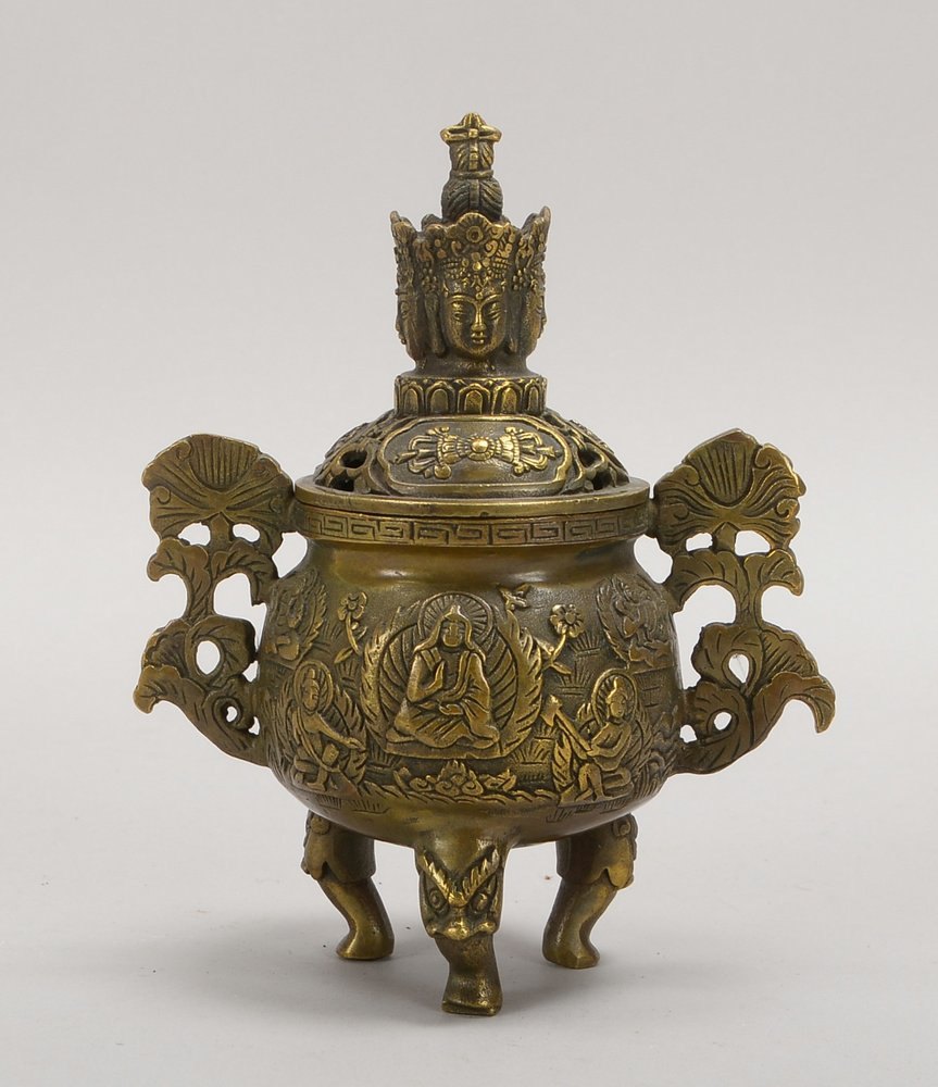 Räuchergefäß (China), Bronze, umlaufend 'Buddha'-Reliefs, korrespond. Deckel.; Höhe 15 cm