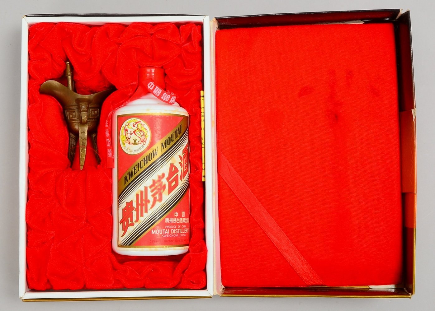 1 Fl. 'Kweichow Moutai' (1993), 53% Vol., 500 ml - in orig. Box mit Gefäß