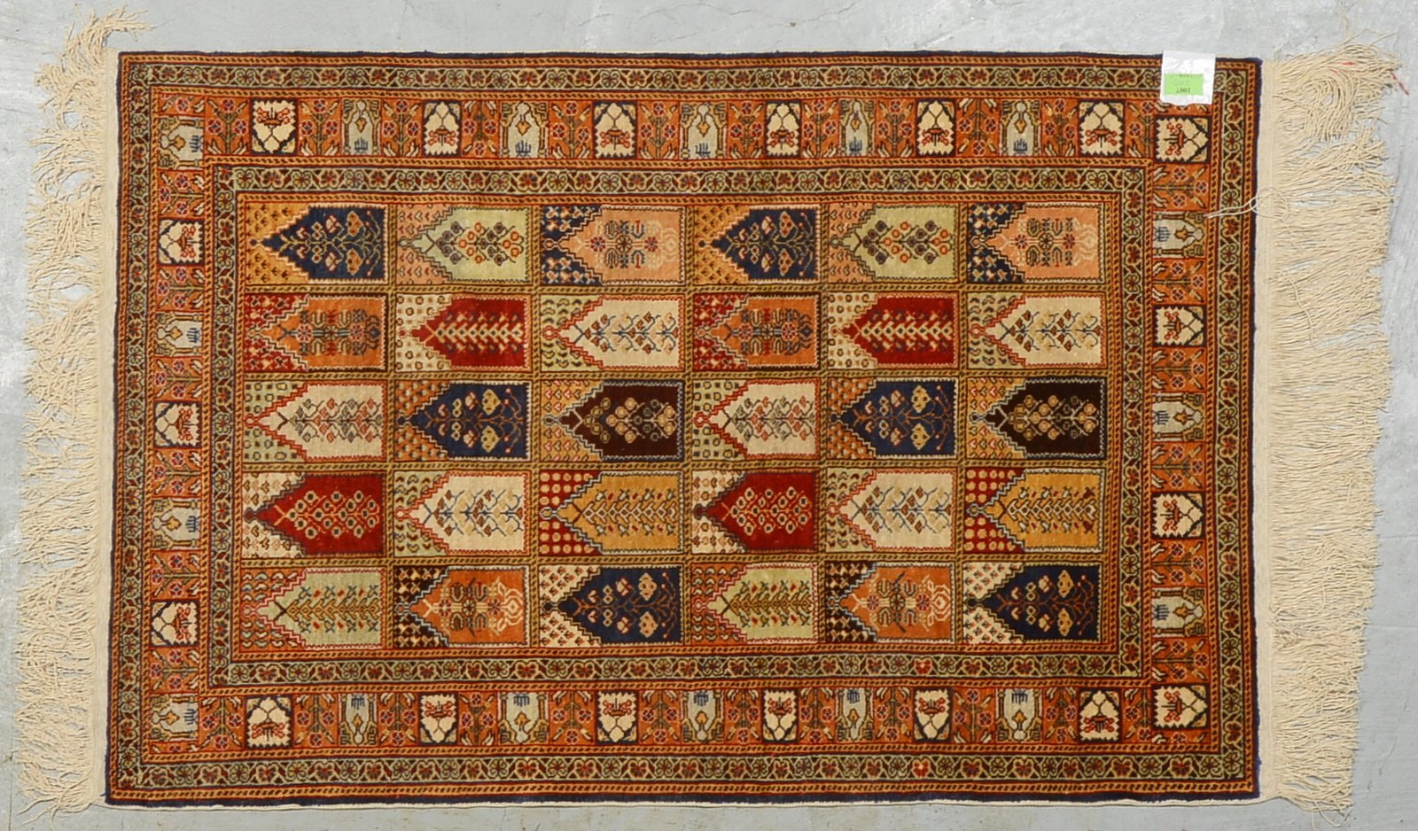 Kayseri, Seide auf Seide, feine Kn., mit Feldermuster - guter Zust.; Maße 113 x 74 cm