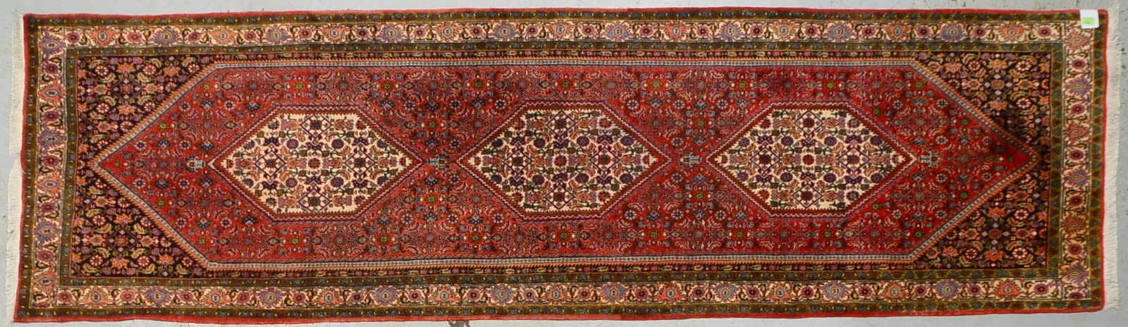Bidjar-Galerie, mittelfeine bis feine Kn., dichter hoher Flor - guter Zust.; Maße 330 x 92 cm