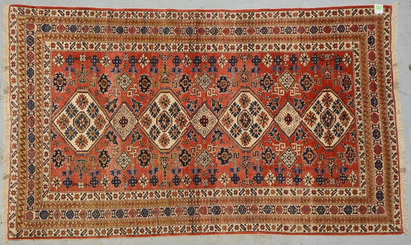 Shirwan, mittelfeine Kn., ringsum kompl., gleichm. Flor - guter Zust.; Maße 228 x 138 cm