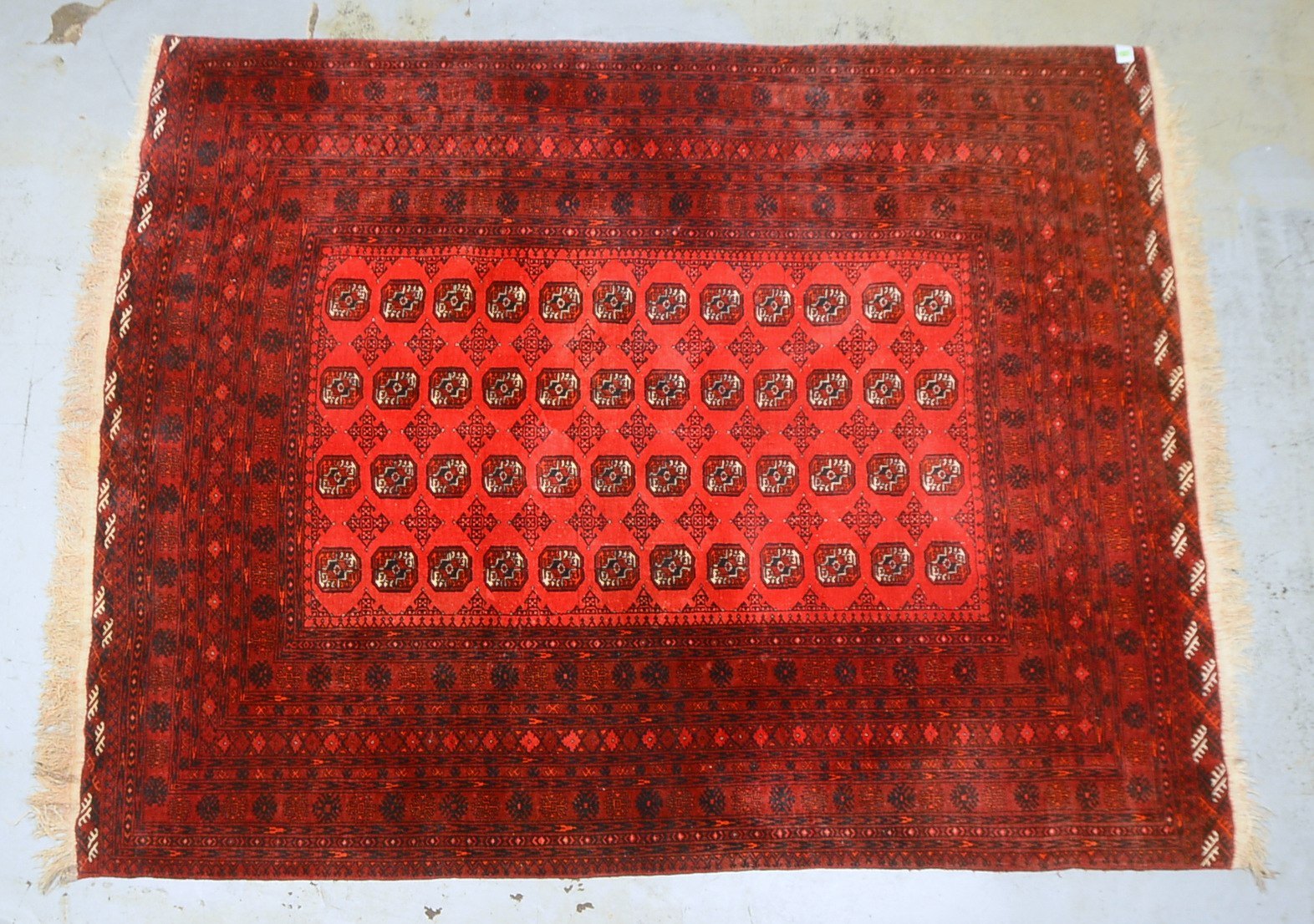 Afghan Mauri-Orientteppich, feste Kn., roter Fond, mit 48x Güls; Maße 325 x 251 cn