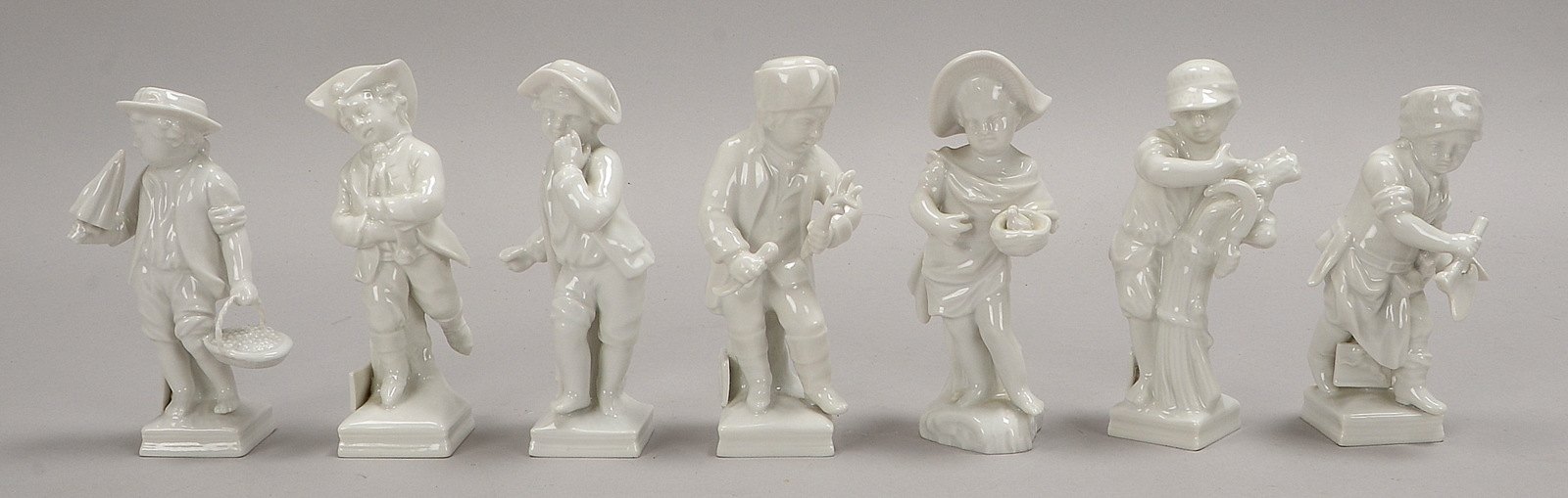 KPM Berlin, 7x allegorische Porz.-Figuren/davon 6x Monatsfiguren, Entw. F.E. Meyer