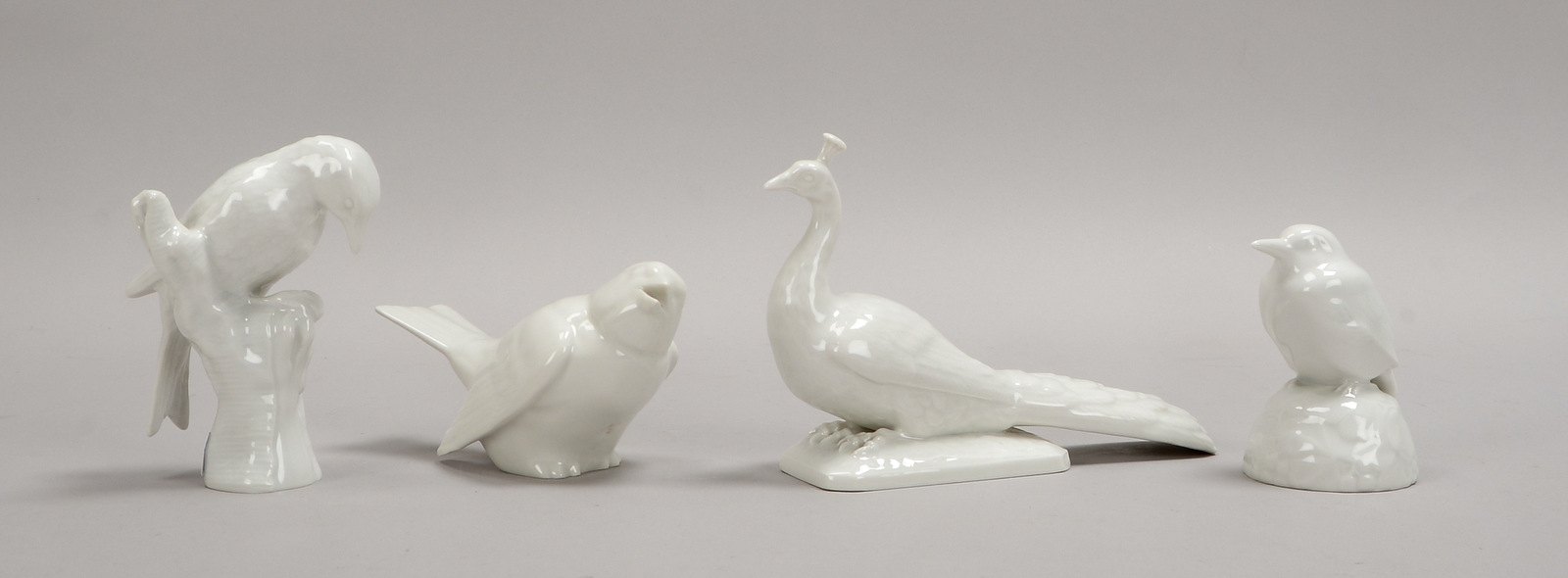 KPM Berlin, 4 Porz.-Figuren: 'Pfau', 'Spatz', 'Meise' und 'Türkisvogel'; Höhe 8 cm - Höhe 10 cm