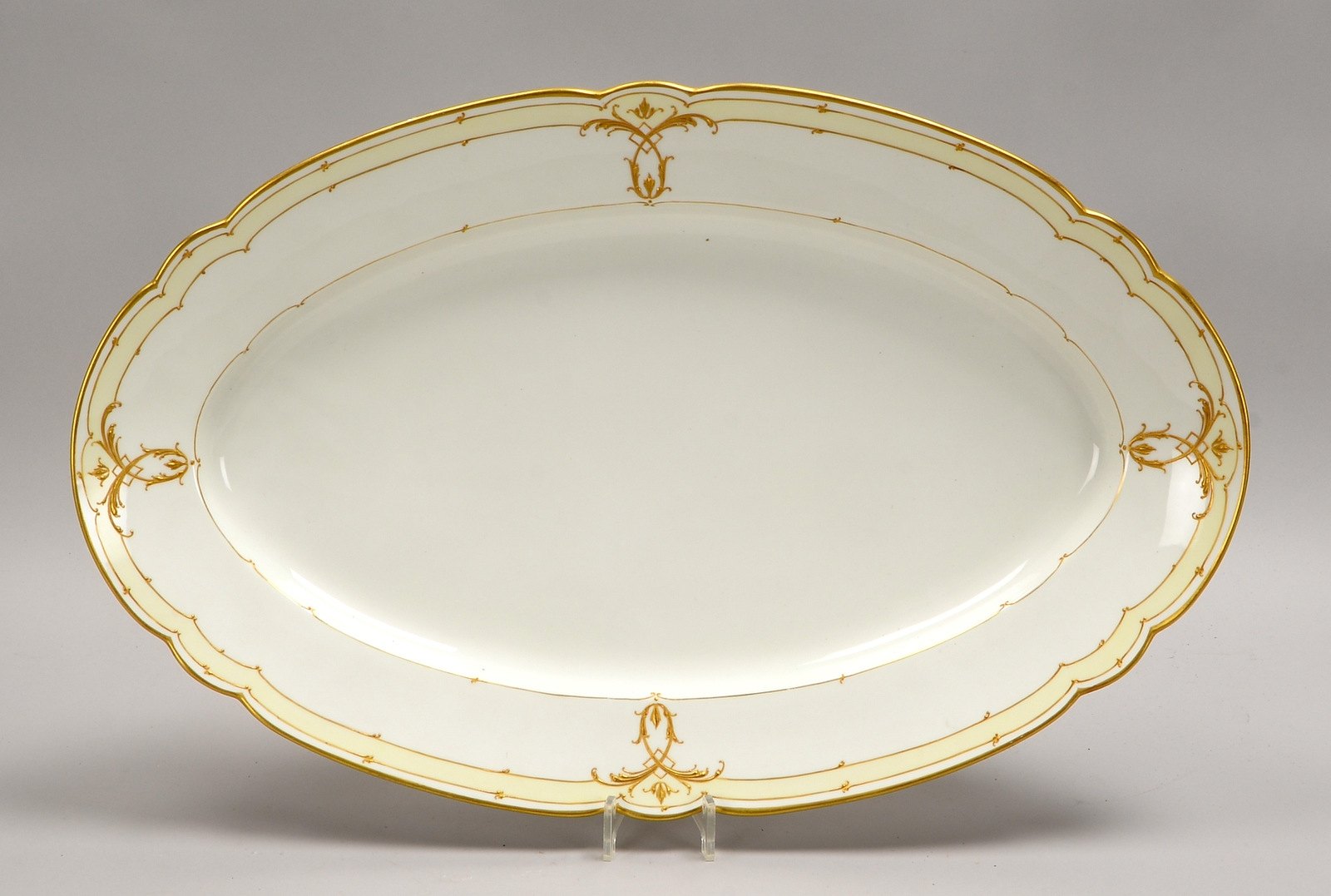KPM Berlin (I. Wahl), Fleischplatte, 'Augusta', Entw. Julius Mantel; Maße 58 x 36 cm