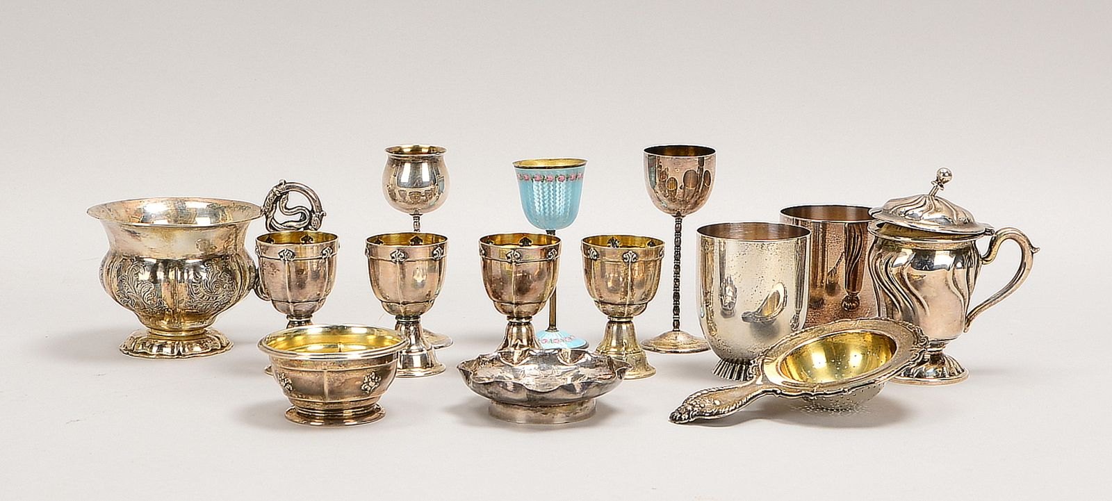 Kl. Silberteile-Konvolut: Eierbecher, Schnapsbecher, einzelnes Teesieb, u.a.; Gew. 738 g