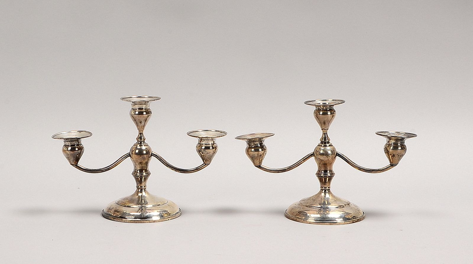 2 Tischkerzenleuchter, 925 Sterlingsilber, 3-fl. - gefüllt!; Höhe 14 cm, Gew. 555 g