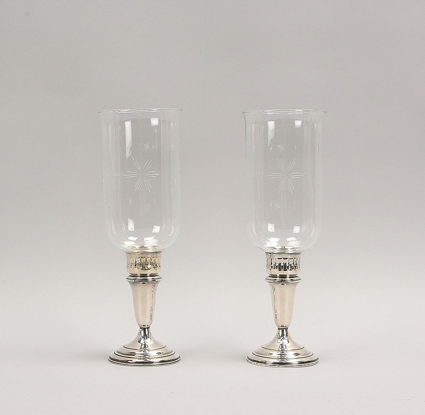 Paar Windlichter, Glasschirme teils m. Sternenschl., Silber-Fuß - gefüllt!; Gew./ohne Glas: 568 g