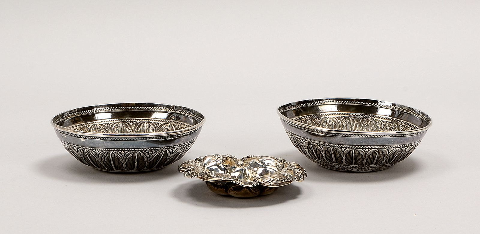 Kl. Silberschalen-Konvolut, 3 Stück/davon 2x 'Trinkschalen'; Gew. 150 g