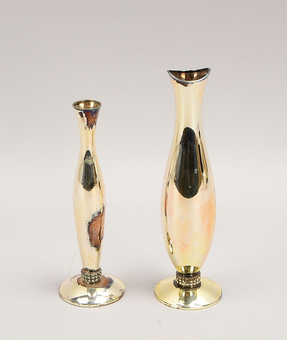 2 Tischvasen, 925 Sterlings., versch. Ausf./1x gefüllt!; Höhe 20 cm/Höhe 24 cm; Gew. 290 g