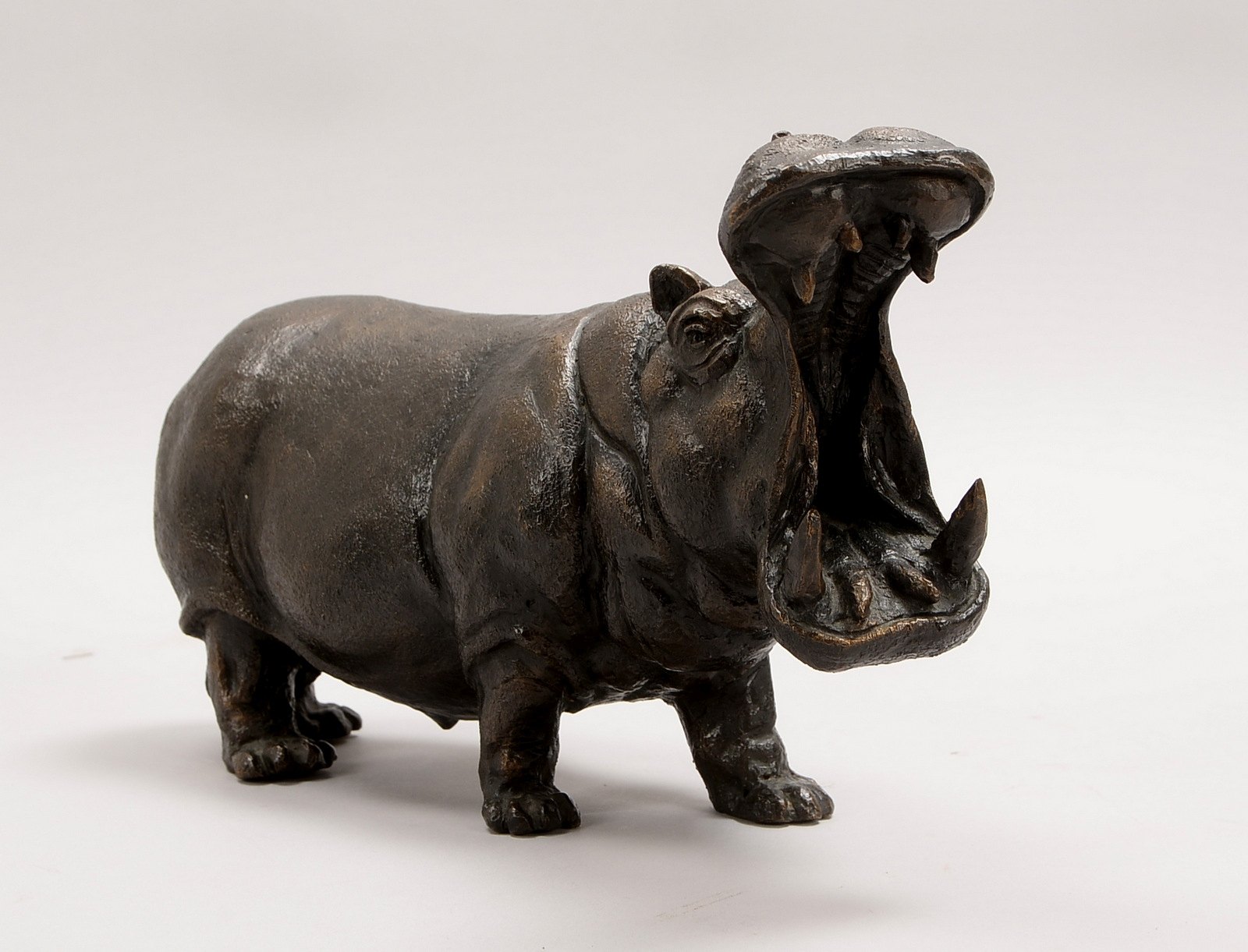 Lipensky, F.J., Bronzeskulptur, 'Nilpferd', Figur unterseitig signiert; Länge 29 cm