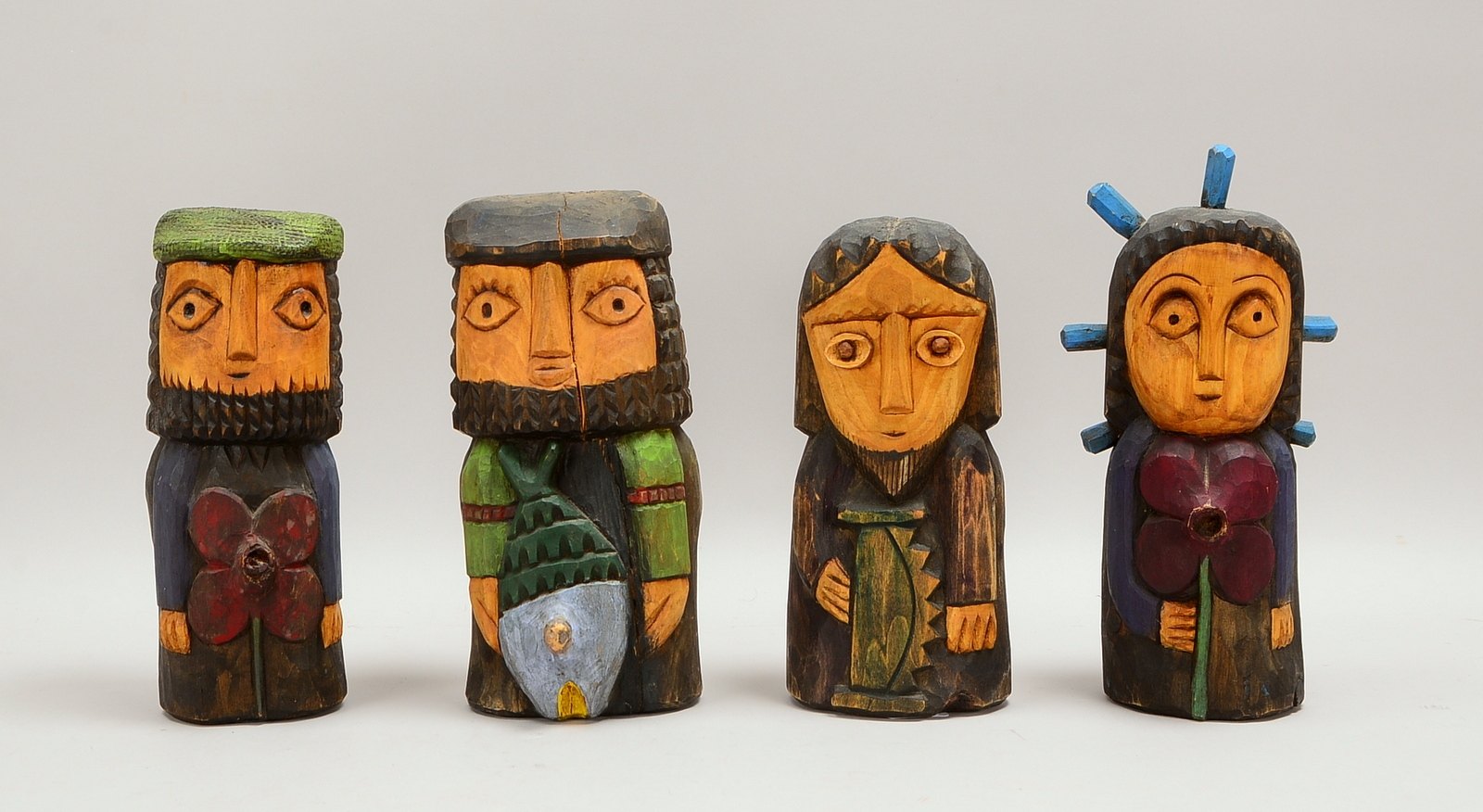 Zegadlo, Henryk, 2 Holzskulpturen, 'Paar mit Blume', teils farb. gef.; Höhe 26,5 cm/Höhe 29 cm