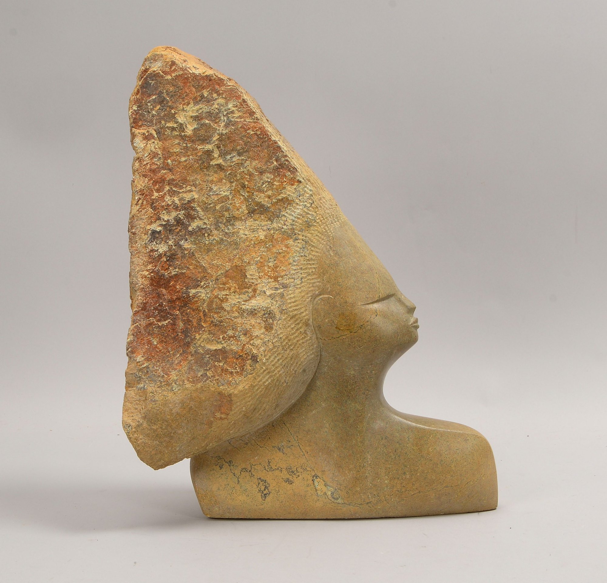 Mugavazi, Tutani, Shona-Skulptur, 'Frauenbüste', verso signiert; Höhe 39 cm
