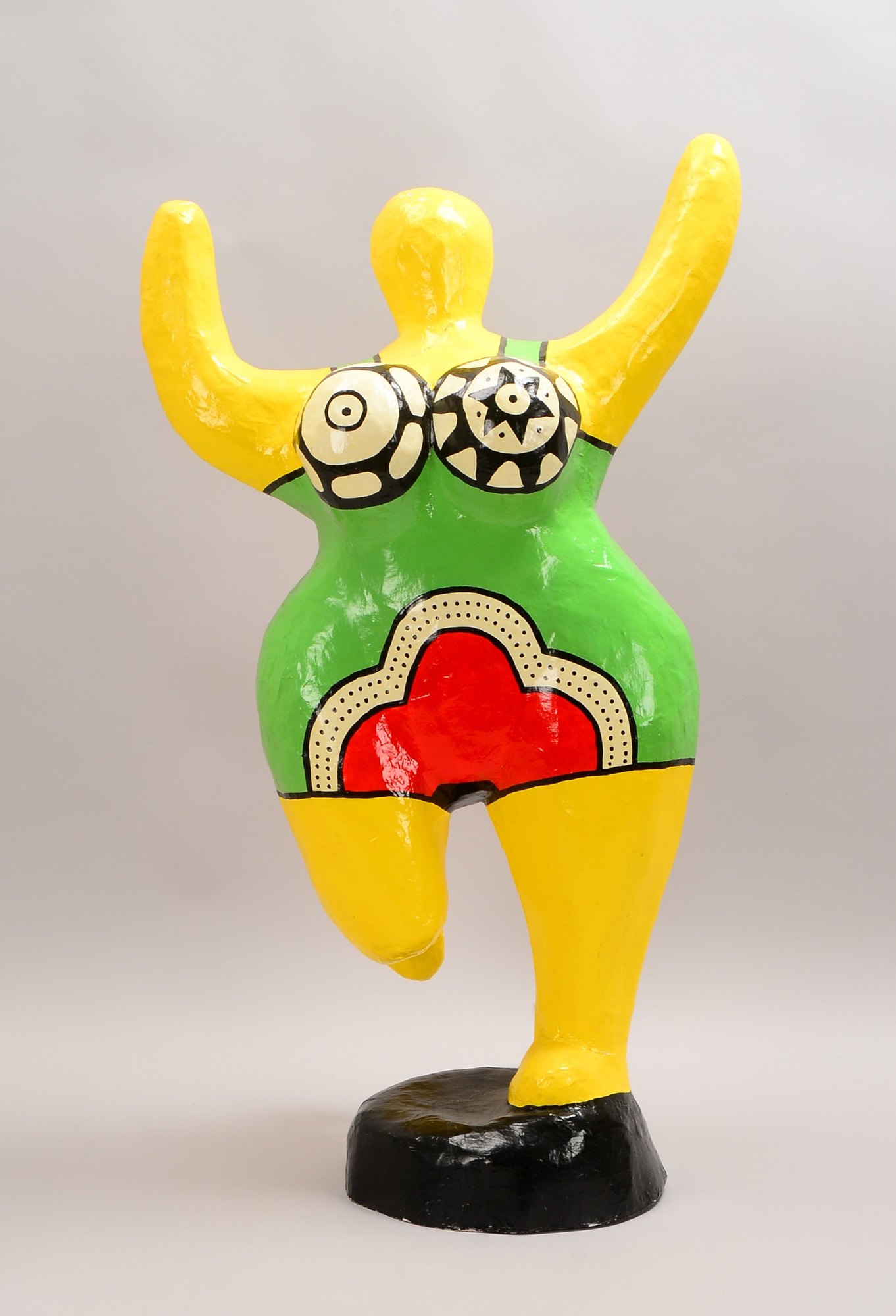 Pagen, Niloc, 'Nana'-Skulptur (nach Niki de St. Phalle), Pappmache/Fiberglas(?), numm. '021017'