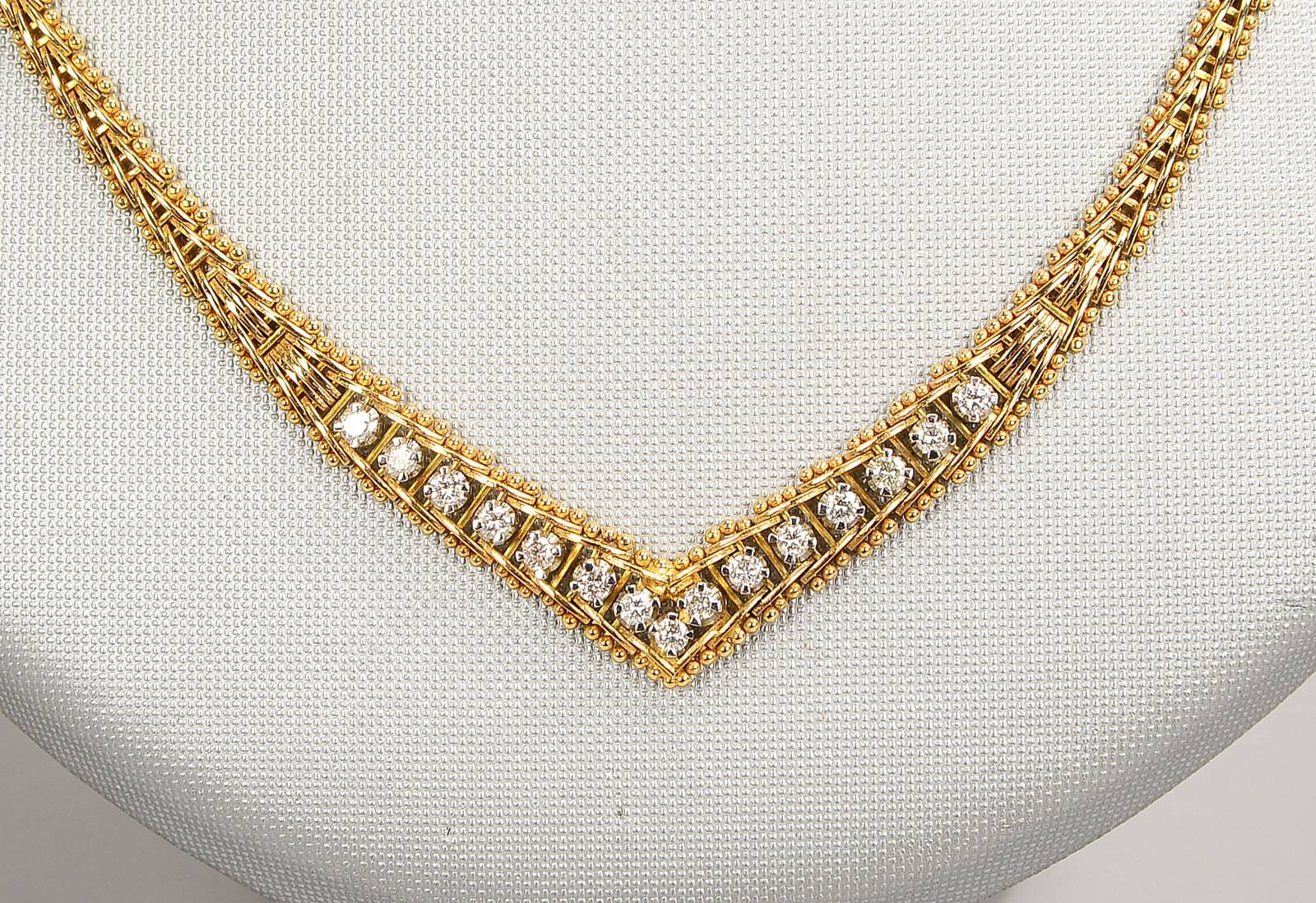 Collier, 585 GG (gest.), mit 15x kl. Brill./ca. 0,66 ct, mit Steckschl.; Gew. 24,90 g