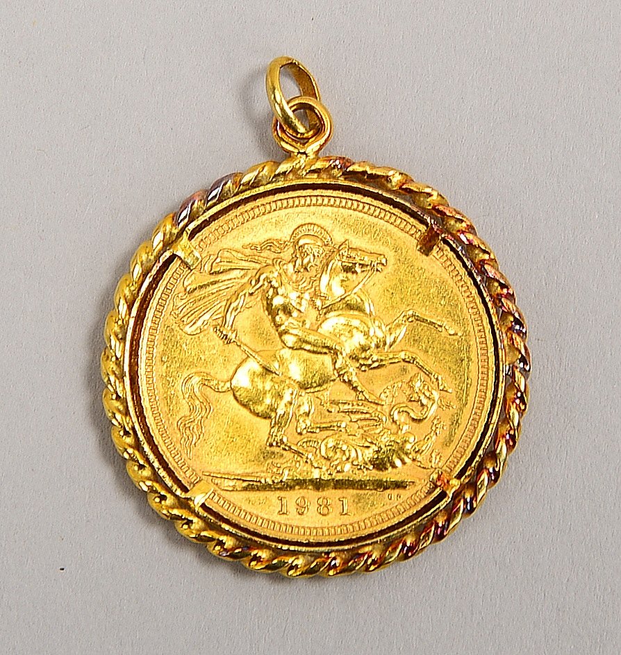 Goldmünze (GB), '1 Sovereign - Elizab. II, 1981', Gew. 7,98 g; 585 GG-Fassung, Gew. 2,35 g