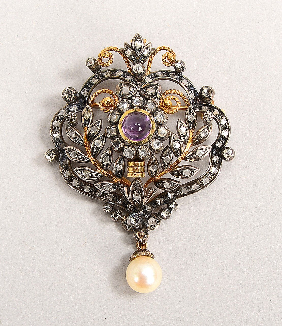 Antiker Anh./Brosche, 750 GG/Silber, Art déco-Ausf., mit Diam., je 1 Perle und Amethyst