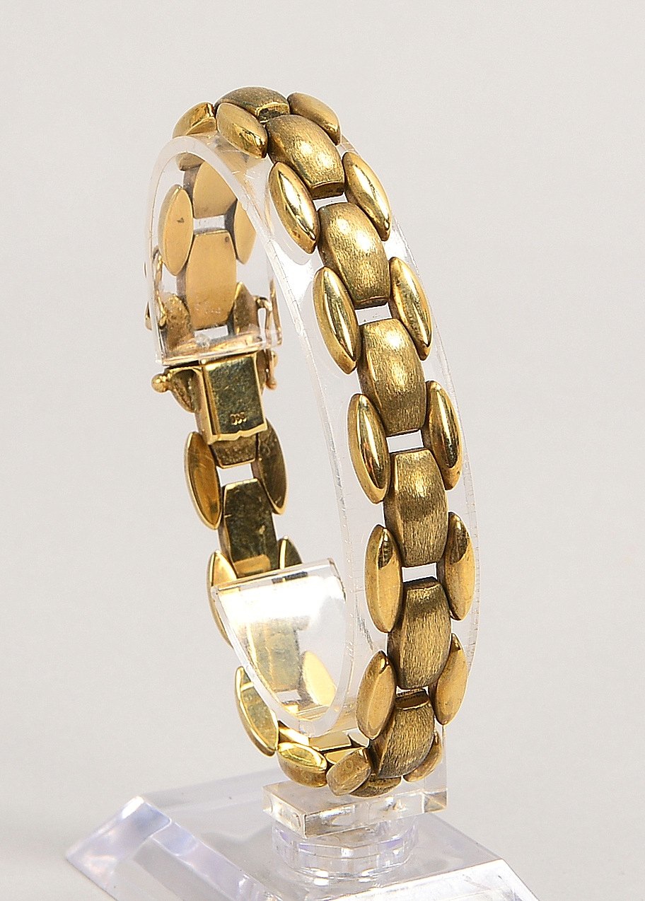 Armband, 333 GG (gest.), Schließe mit doppelter Sicherheitsacht; Länge 19 cm, Gew. 21 g