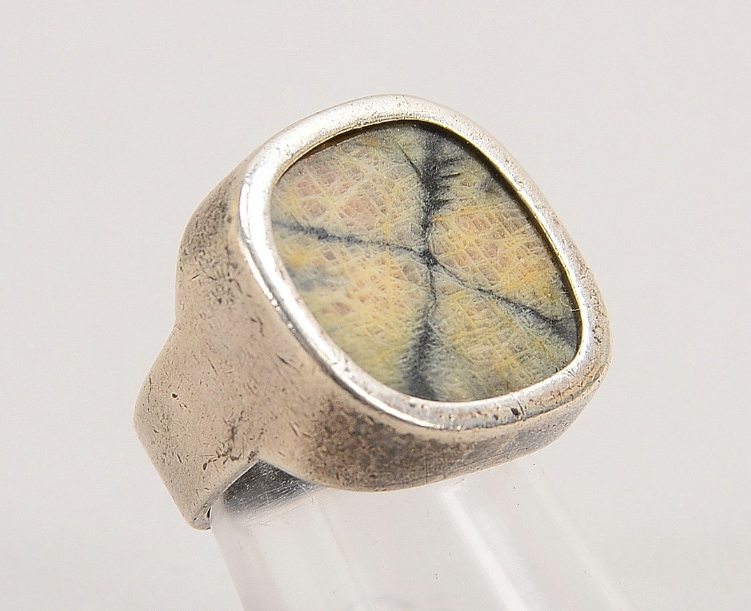 Hadfried Rinke/Worpsw., Designer-Ring, Silber, besetzt mit Kreuzstein; RG 52, Gew. 12 g