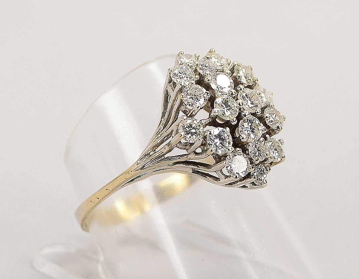 Ring, 585 GG/WG (gest.), mit 18x kl. Brill./ca. 0,58 ct, 'H-I', 'Vs-si'; Gew. 3,04 g - mit Zert.