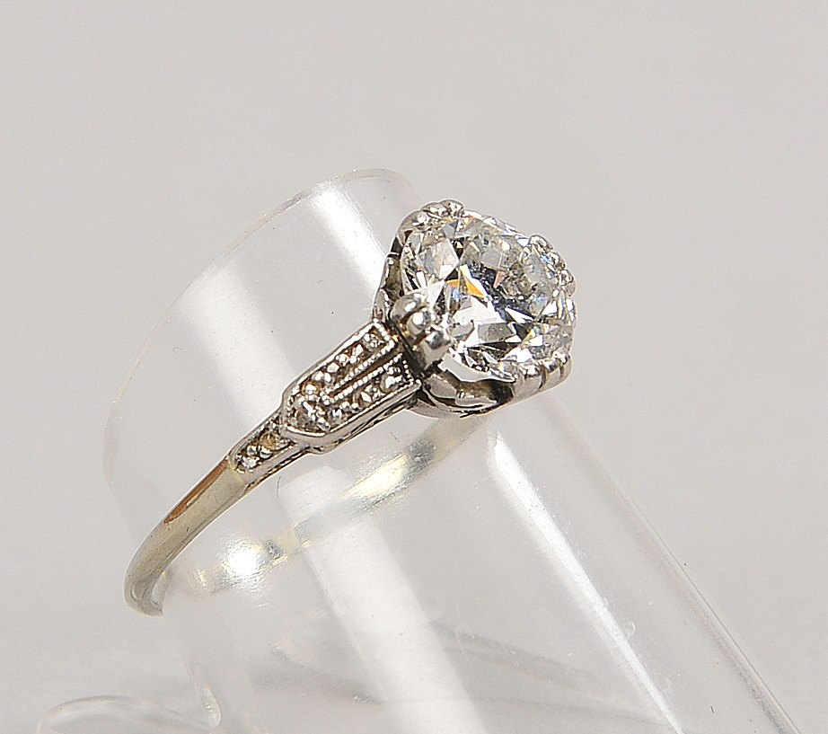 Ring, 750 WG (gest.), mit Altschl.-Diam./Ø 7 mm, Farbe 'G-H', 'Vsi-Si'; RG 56, Gew. 3 g