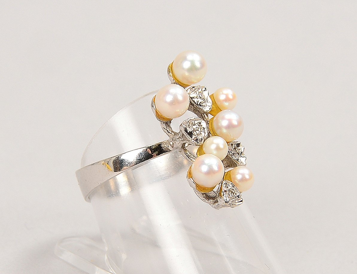 Ring, 585 WG (gest.), mit 7x Perlen und 4x Diamanten; RG 55, Gew. 4,20 g