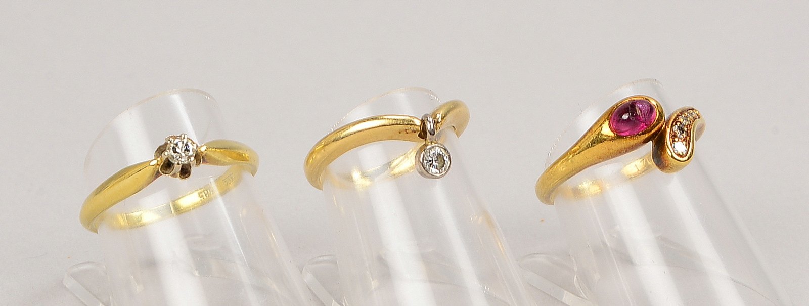 3 Ringe, 585 GG (gest), mit Rubinbesatz und Diamanten; RG 49 - RG 56, Gew. 9,60 g