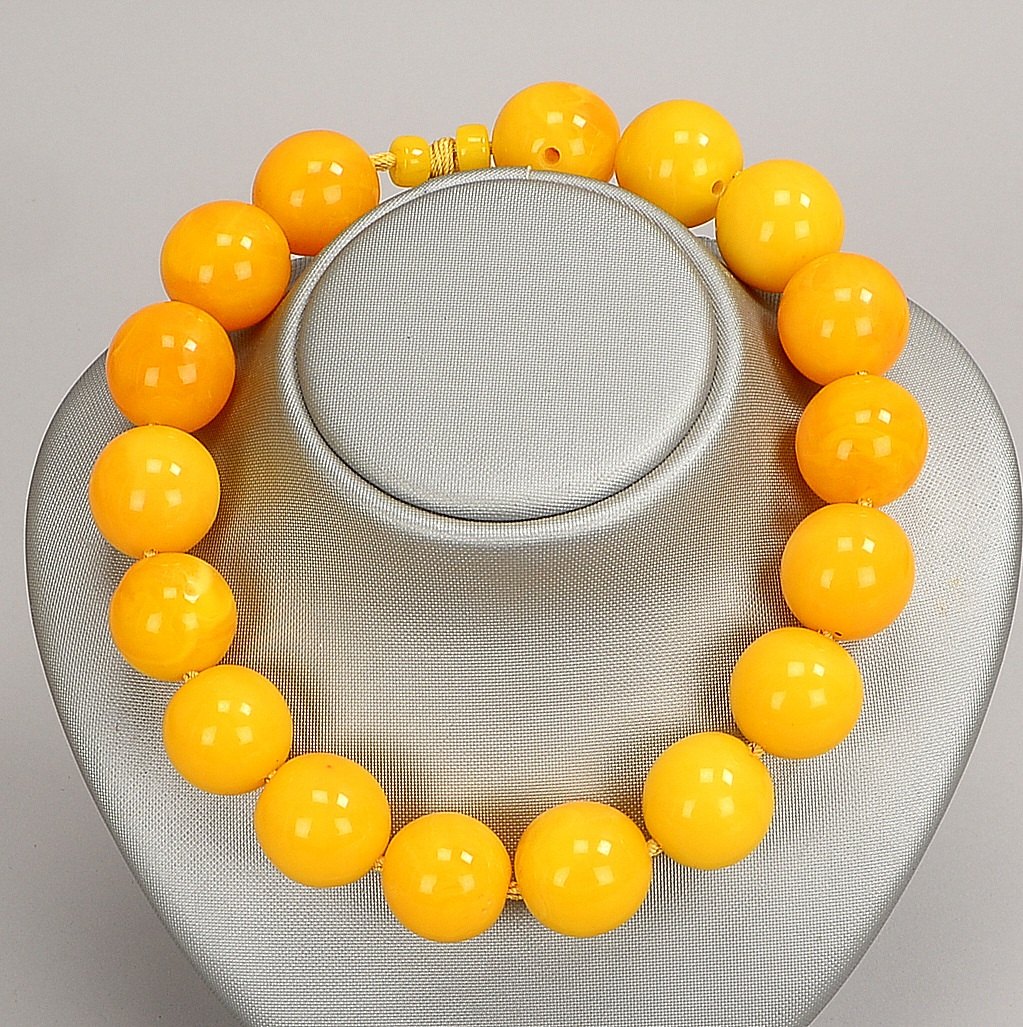 Bernsteinkette, 17x Butterscotch-Kugeln/ca. Ø 22 mm, 1x Kugel durchbohrt; Gew. 140 g
