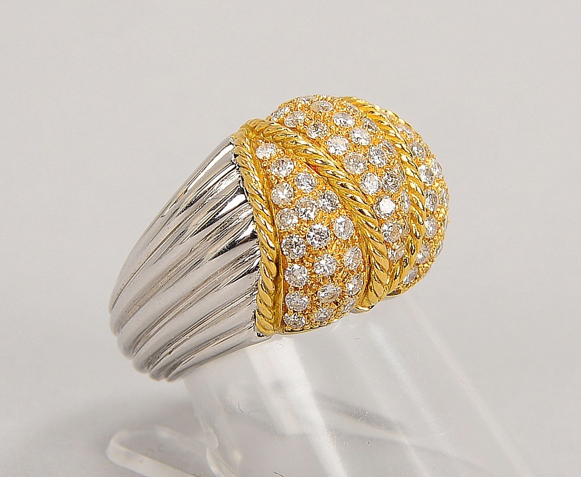 Ring, 750 GG/WG (gest.), besetzt mit 63x kl. Brill./zus. ca. 1,26 ct; RG 55, Gew. 18,70 g