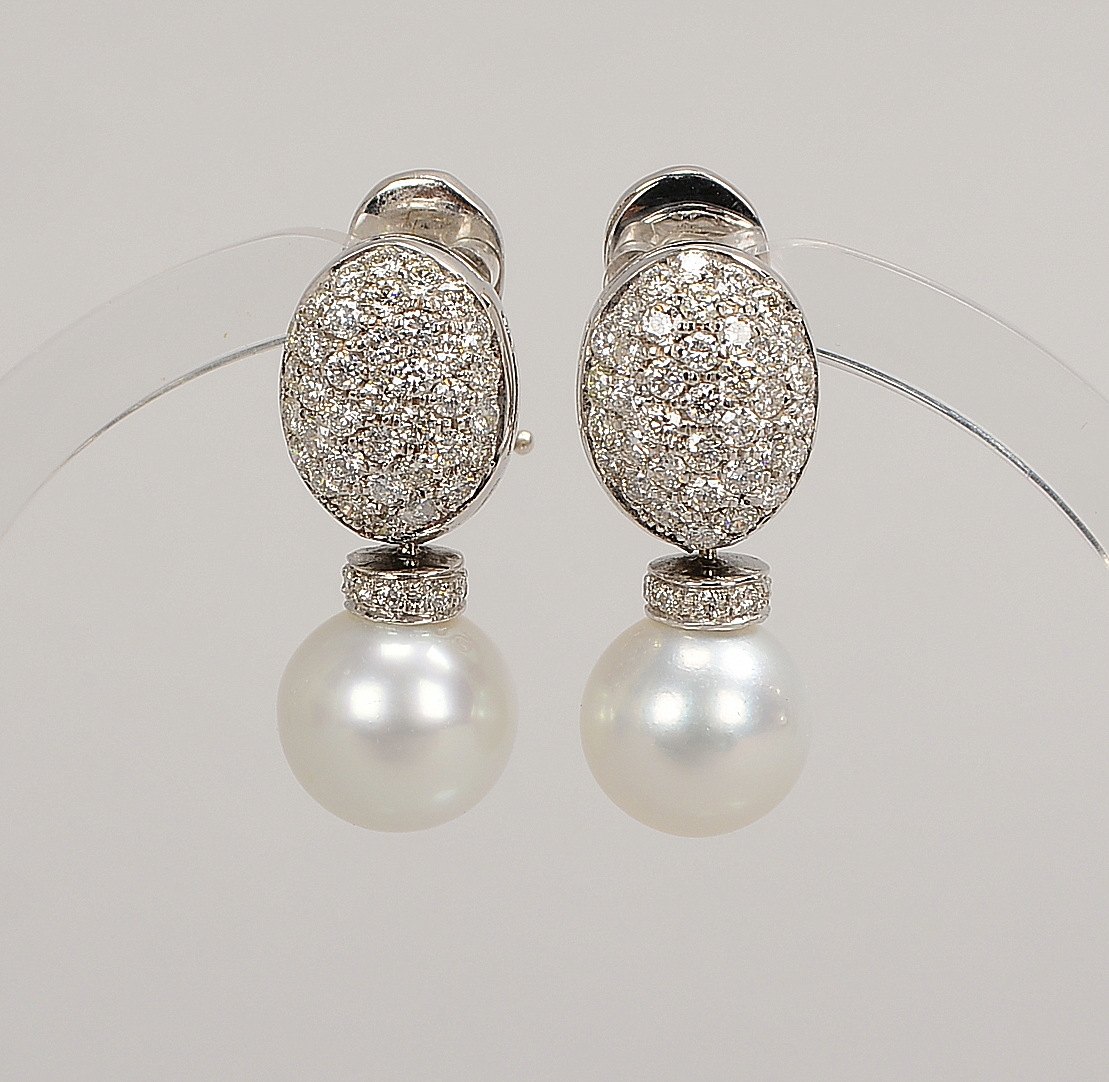 Paar Ohrstecker, 750 WG (gest.), mit Perle und Diam./zus. ca. 1,35 ct; Gew. 9,20 g