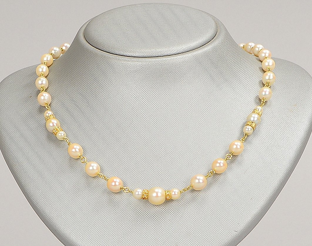Perlencollier, 750 GG (gest.), Ø 8 mm - Ø 9,5 mm, mit einzelnen Diam./ca. 0,30 ct; Länge 48 cm