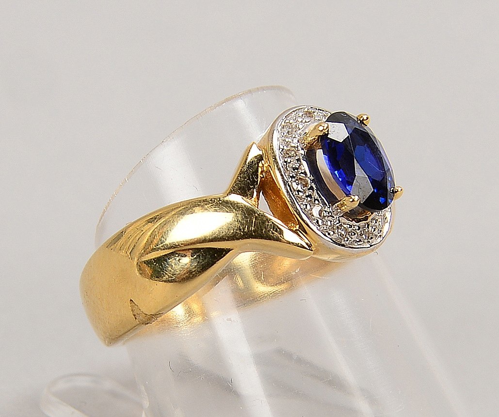 Gerry Weber-Ring, 585 GG/WG (gest.), mit Saphir und Diam., bez.; RG 56, Gew. 5,70 g