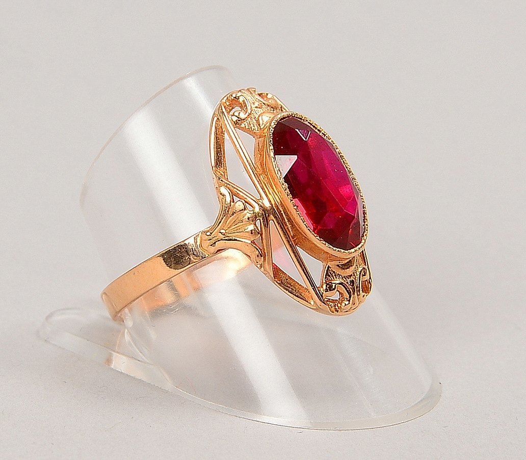 Ring (Russland), 585 RG (gest.), besetzt mit synth. Rubin; RG 61, Gew. 4,10 g