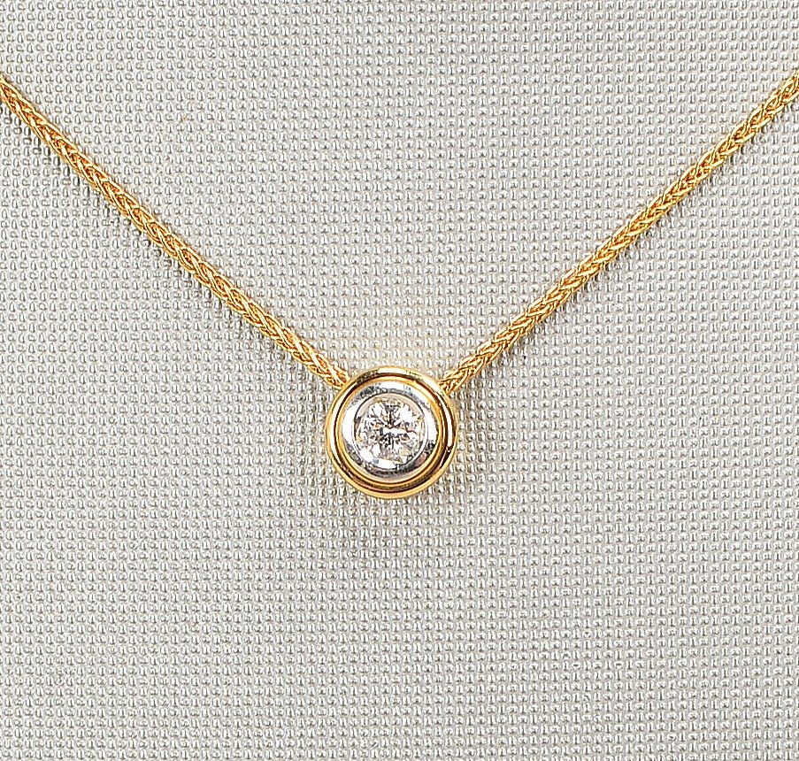 Halskette, 585 GG (gest.), Anh. besetzt mit einzelnem Brill./ca. 0,15 ct; Gew. 3,80 g