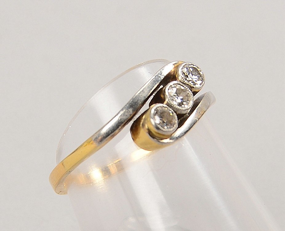 Ring, 585 GG/WG (gest.), mit 3x Altschliff-Diamanten; RG 54, Gew. 2,45 g