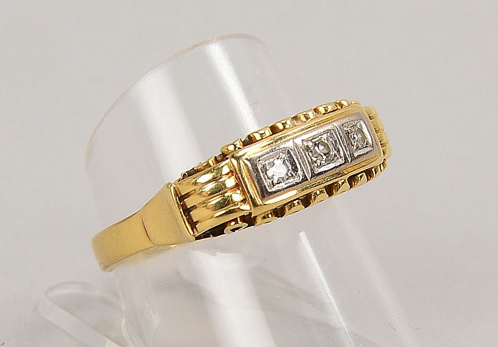 Ring, 585 GG (gest.), besetzt mit 3x kl. Diamanten; RG 58, Gew, 3,70 g