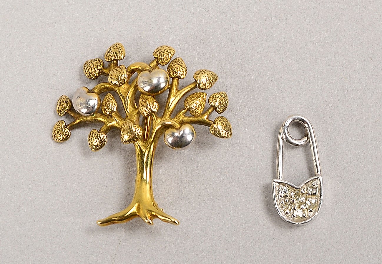 750 WG-Anh., 'Sicherheitsnadel', 6x Diam.; und 333 GG/WG-Brosche, 'Baum'