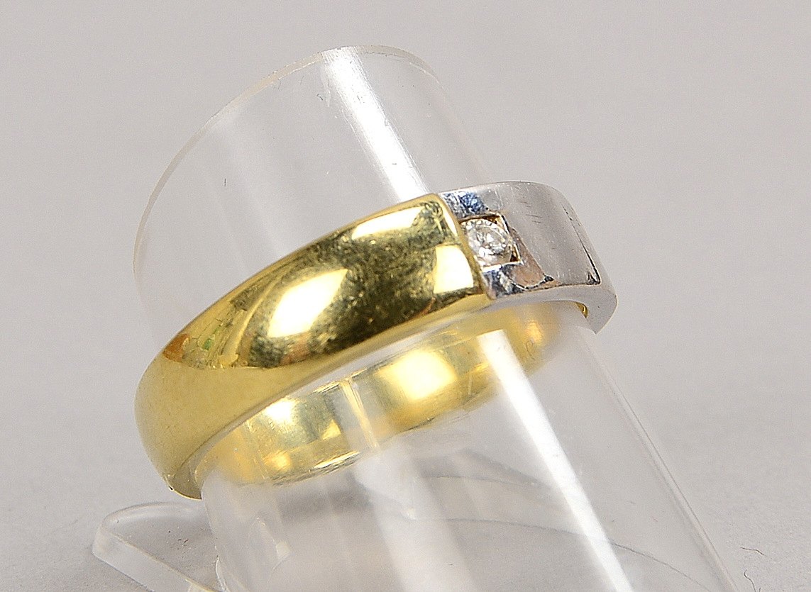 Ring, 585 GG/WG (gest.), mit einzelnem kl. Brill./ca.0,07 ct; RG 60, Gew. 5,90 g