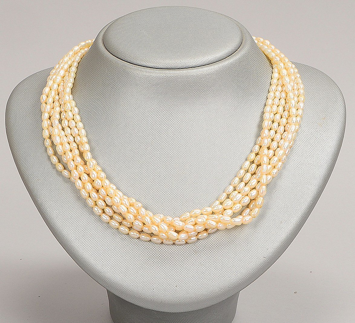Collier, 7-str., mit Perlenbesatz, 585 GG-Schließe besetzt mit Diam.; Länge 44 cm