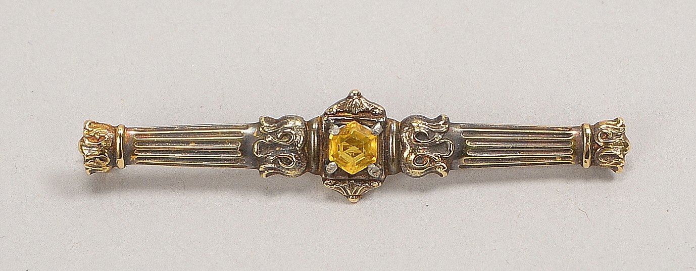 Brosche, 585 GG (gest.), besetzt mit einzelnem Citrin; Länge 4,5 cm, Gew. 3,60 g