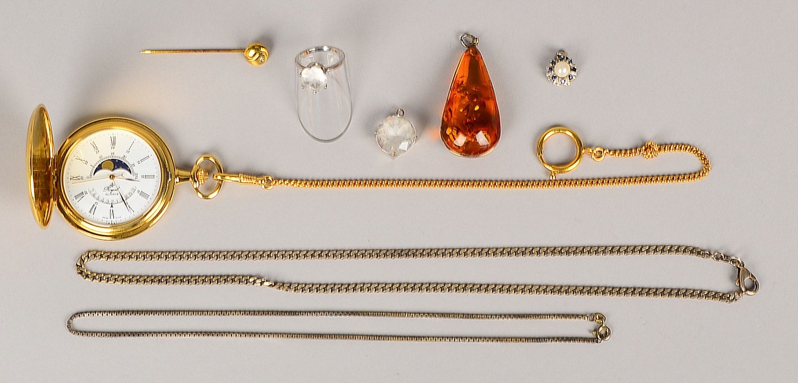 Kl. Schmuckkonvolut, teils Silber, Gew. 25 g; 1 Hutnadel, 333 GG, Gew. 0,97 g, und Taschenuhr