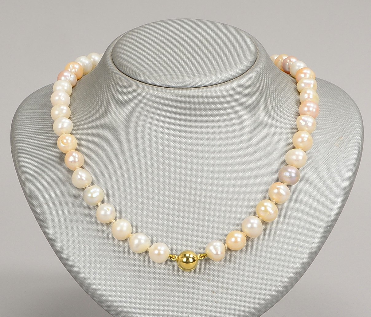 Süßwasserperlenkette/Ø Perlen 9,5-10 mm, einzeln gekn., 585 Gold-Schließe; Länge 60 cm