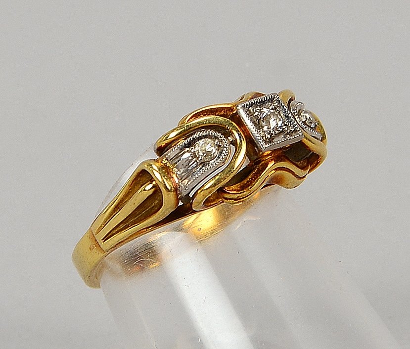 Ring, 585 GG/WG (gest.), besetzt mit 3x kl. Diamanten; RG 53, Gew. 3,70 g