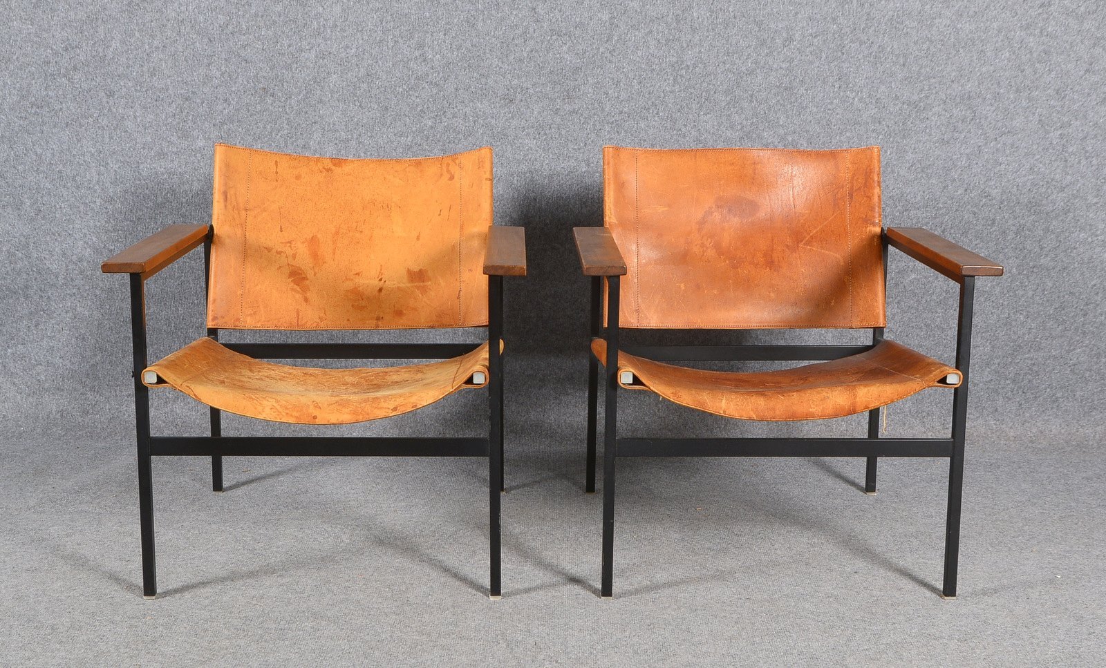 Thonet, 2 Armlehnstühle, 'ST 805', Stahlgestell/Teakholz und Leder, Entw. E. Harlies