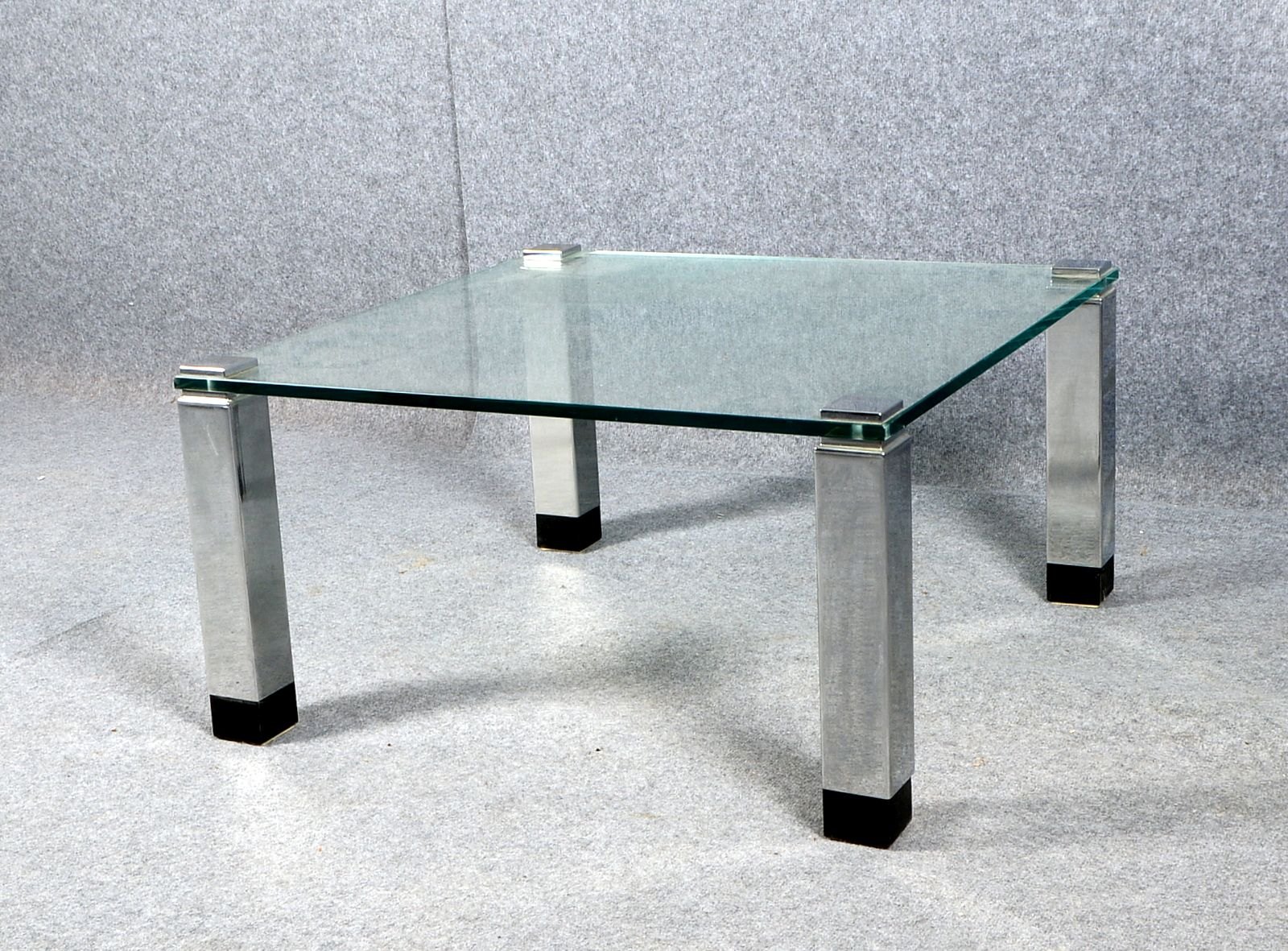 Designer-Couchtisch, quadrat., Klarglas-Platte/15 mm, 4x verchr. Beine; Maße 80 x 80 x 41 cm