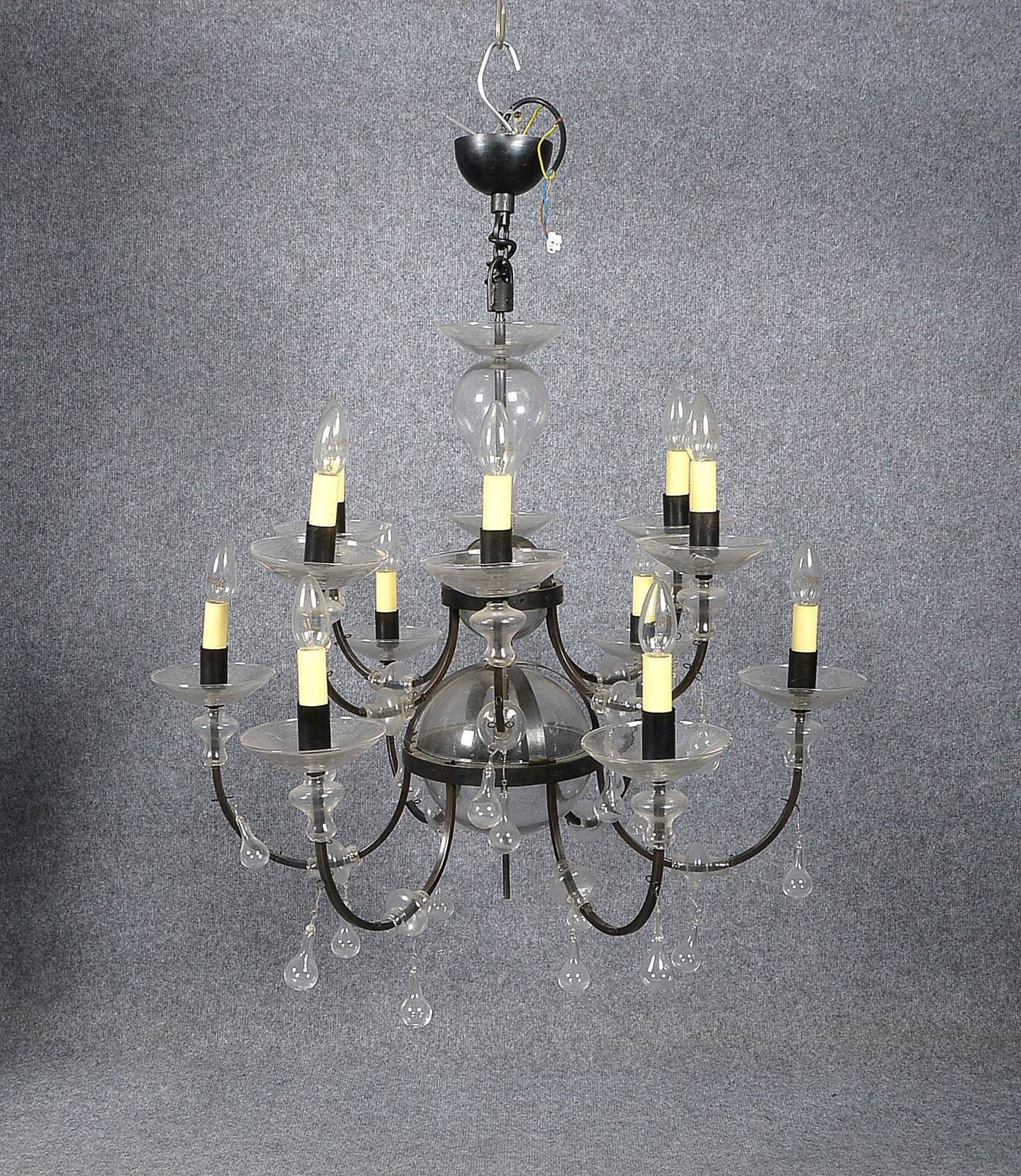 Deckenleuchter, 12-armig/12-fl., Metall, Glas-Traufschalen/Behang, elektrif.; Ø 80 cm