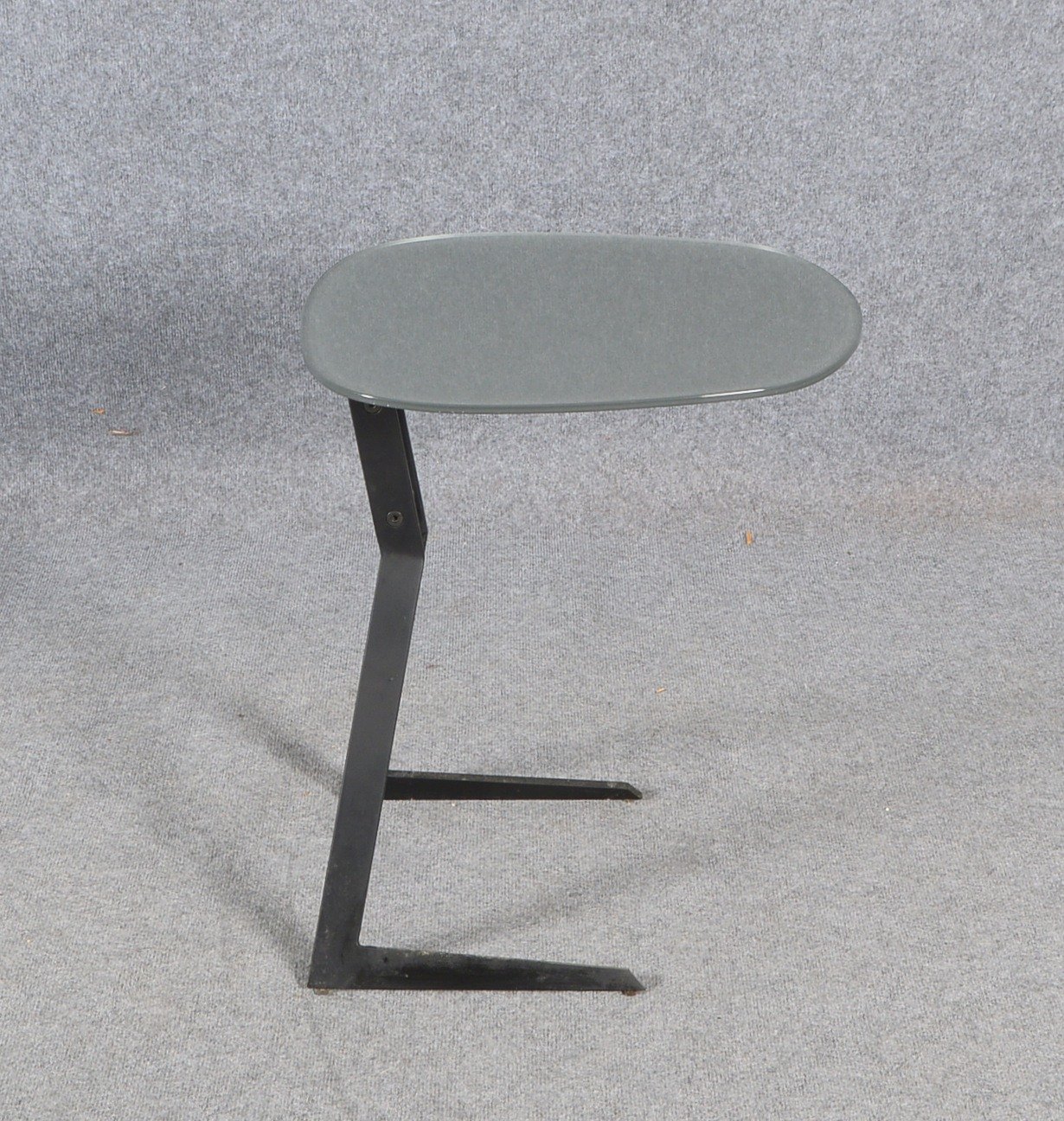 Ronald Schmitt, Couchtisch, rechteckige silb. Glasplatte/schw. Stahl-Kufenfüße, Höhe 60 cm