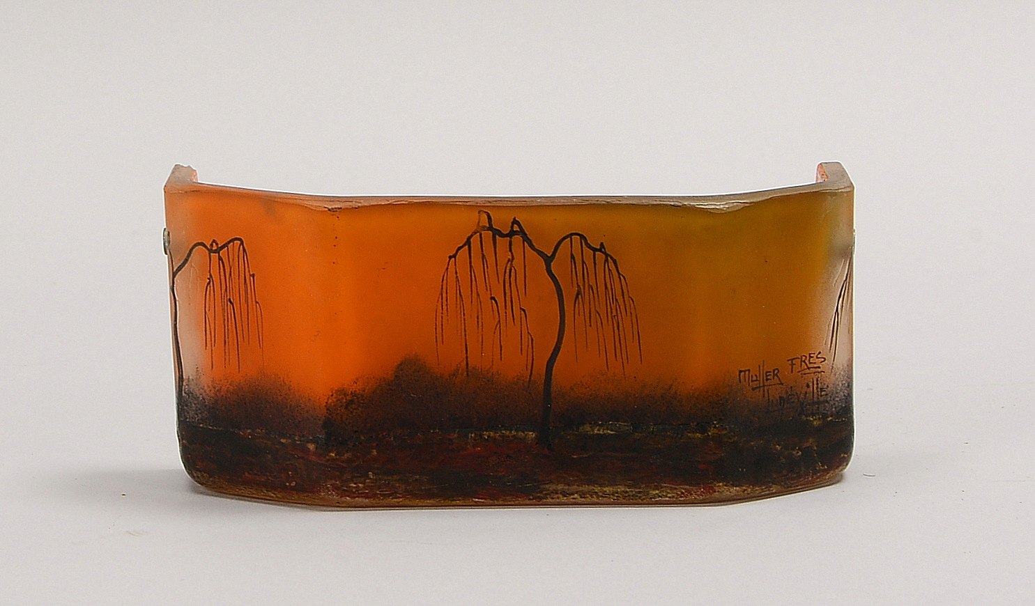Muller Frères, Wandlampe, matt. farbloses Glas mit farb. Ein-/Aufschmelzungen