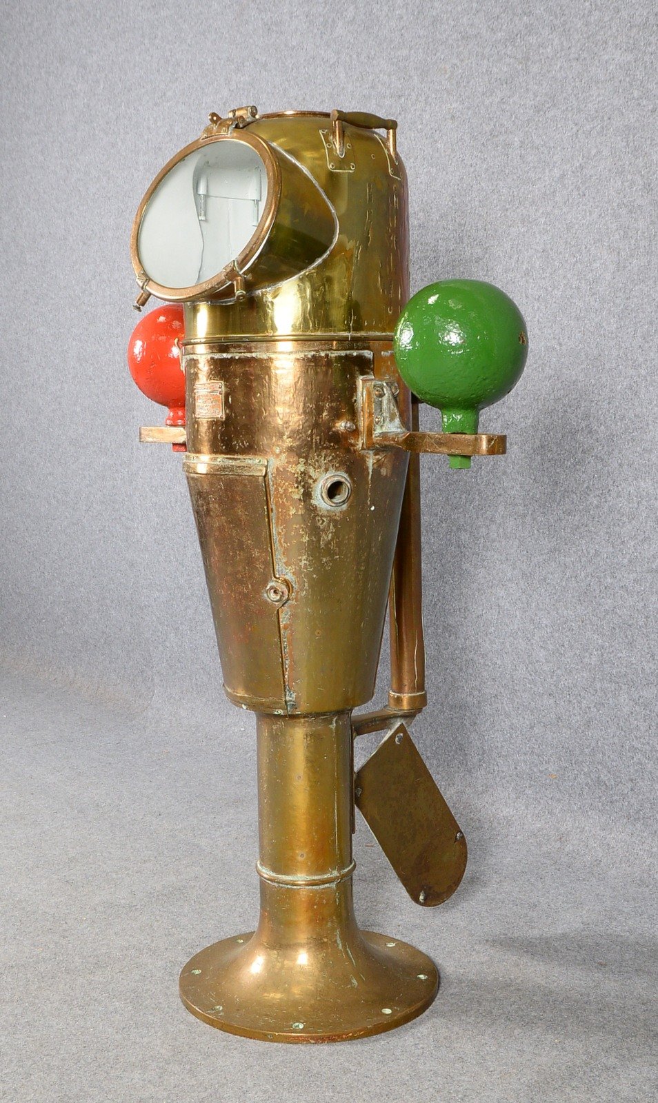 Schiffskompass (USA), kardan. Aufh., Messing-Abdicht., auf Bronze-Stand; Höhe 135 cm
